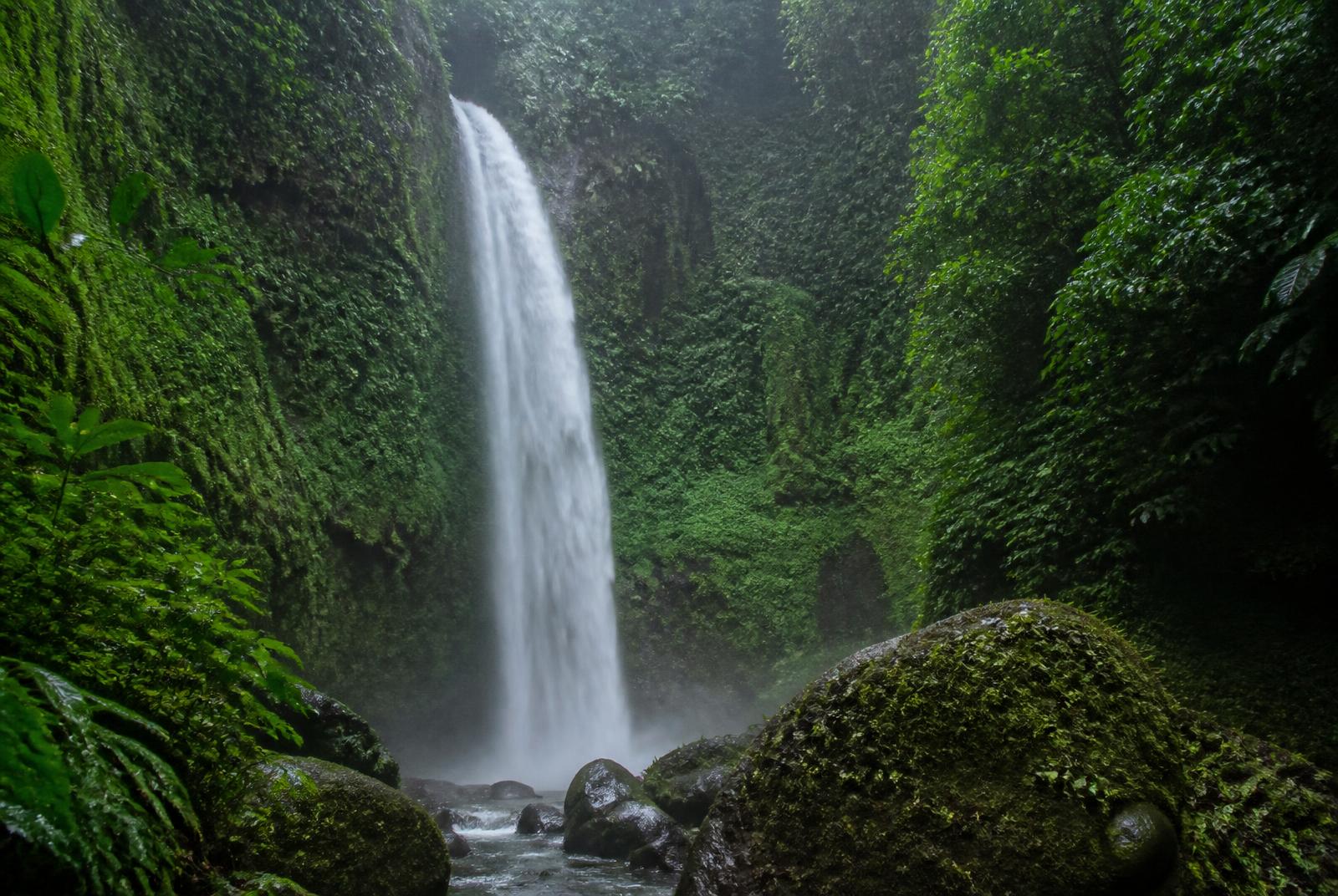 Waterval in de jungle van Lombok
